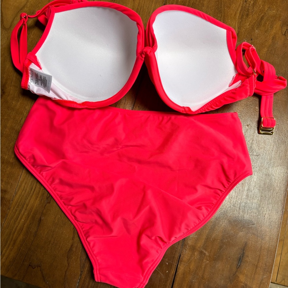 Venus coral bathing suit - Picture 2 of 2